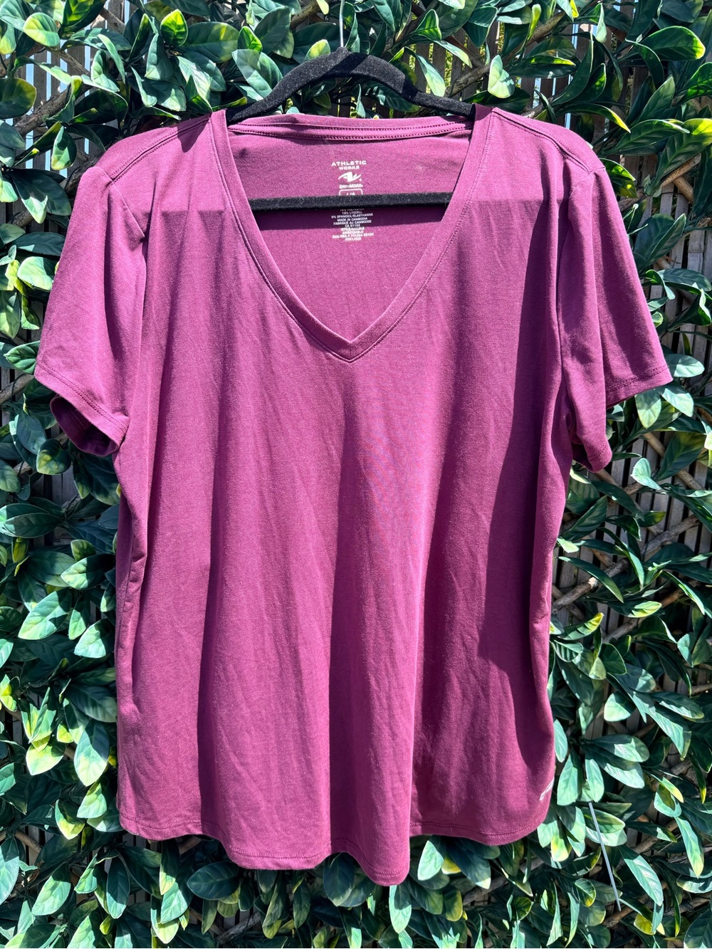 10/$25 • Athletic Works Maroon Active V-Neck Top